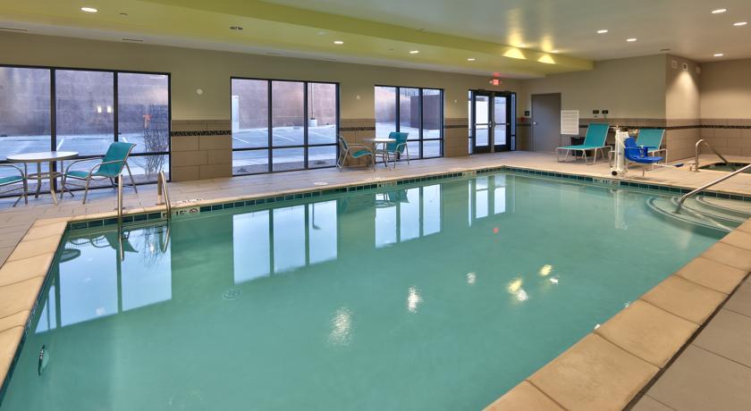 Imagen de la piscina del Hotel Hampton Inn and Suites Albuquerque Airport. Foto 12