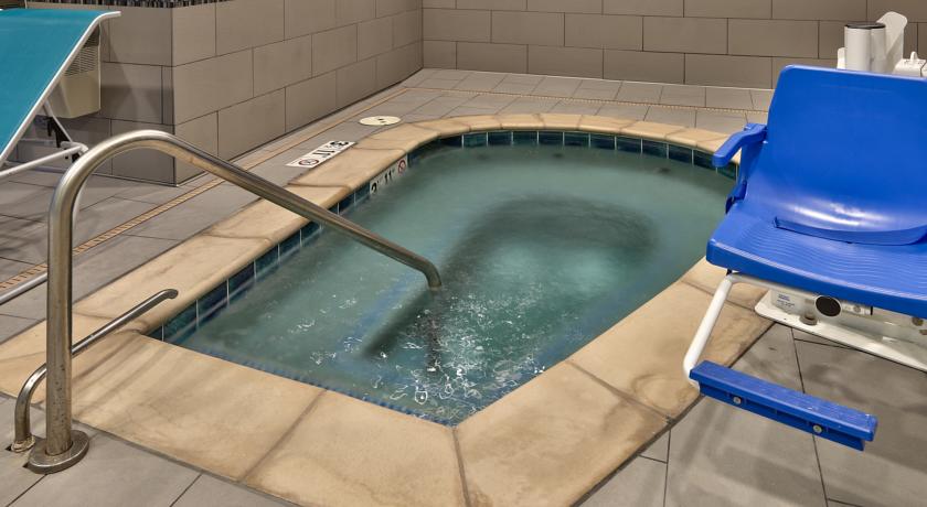 Imagen de la piscina del Hotel Hampton Inn and Suites Albuquerque Airport. Foto 13