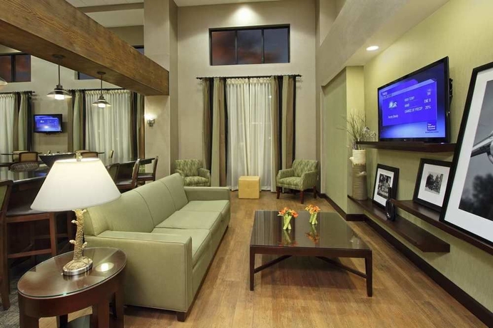 Imagen de los interiores del Hotel Hampton Inn and Suites Alexandria. Foto 8