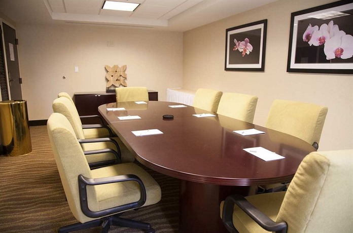 Imagen de los interiores del Hotel Hampton Inn and Suites Alpharetta Roswell. Foto 8