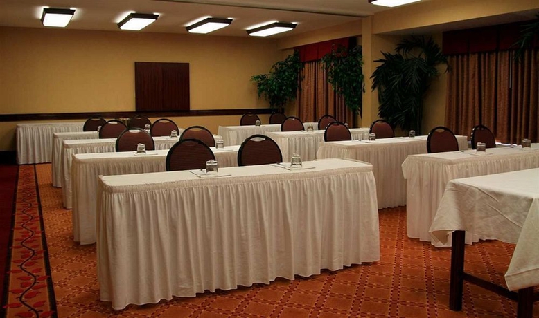 Imagen de los interiores del Hotel Hampton Inn and Suites Alpharetta Roswell. Foto 11