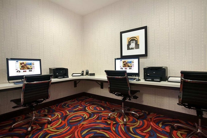 Imagen de los interiores del Hotel Hampton Inn and Suites Anaheim Garden Grove. Foto 9