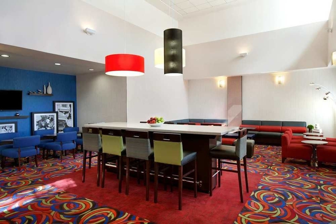 Imagen de los interiores del Hotel Hampton Inn and Suites Anaheim Garden Grove. Foto 11