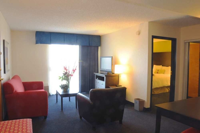 Imagen de los interiores del Hotel Hampton Inn and Suites Anaheim Garden Grove. Foto 12