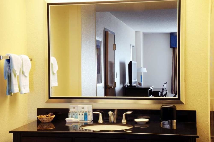 Imagen de la habitación del Hotel Hampton Inn and Suites Anaheim Garden Grove. Foto 7