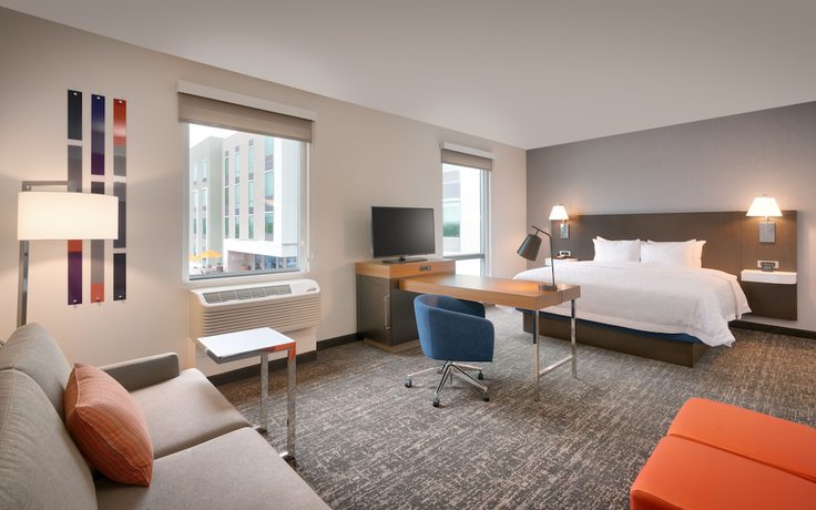 Imagen de la habitación del Hotel Hampton Inn and Suites Anaheim Resort Convention Center. Foto 6