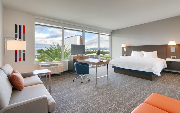 Imagen de la habitación del Hotel Hampton Inn and Suites Anaheim Resort Convention Center. Foto 13