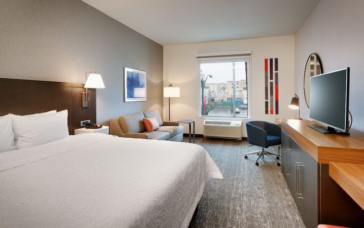 Imagen de la habitación del Hotel Hampton Inn and Suites Anaheim Resort Convention Center. Foto 15