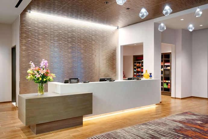 Imagen de los interiores del Hotel Hampton Inn and Suites Anaheim Resort Convention Center. Foto 20