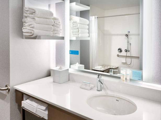 Imagen de la habitación del Hotel Hampton Inn and Suites Anaheim Resort Convention Center. Foto 17