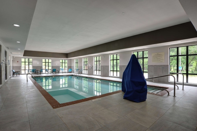 Imagen de la piscina del Hotel Hampton Inn and Suites Ardmore. Foto 19