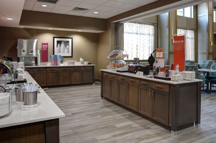 Imagen del bar/restaurante del Hotel Hampton Inn and Suites Ardmore. Foto 3