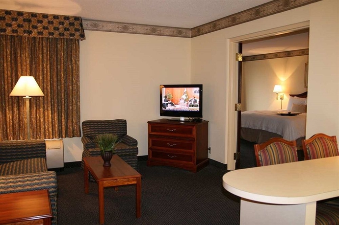 Imagen de los interiores del Hotel Hampton Inn and Suites Atlanta Airport North I-85. Foto 13