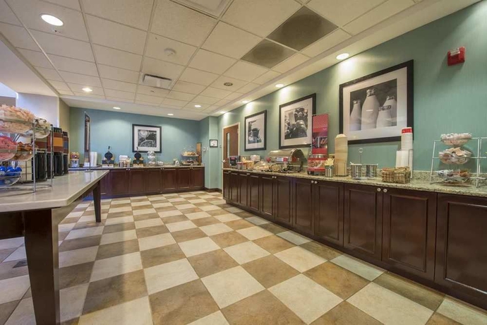 Imagen del bar/restaurante del Hotel Hampton Inn and Suites Atlanta Airport West/camp Creek Pkwy. Foto 2