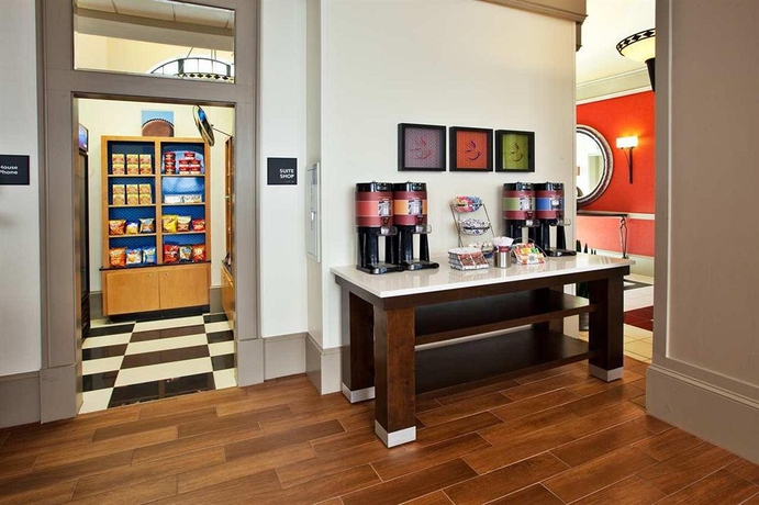 Imagen de los interiores del Hotel Hampton Inn and Suites Atlanta Downtown. Foto 5