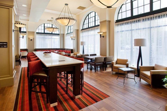Imagen de los interiores del Hotel Hampton Inn and Suites Atlanta Downtown. Foto 6