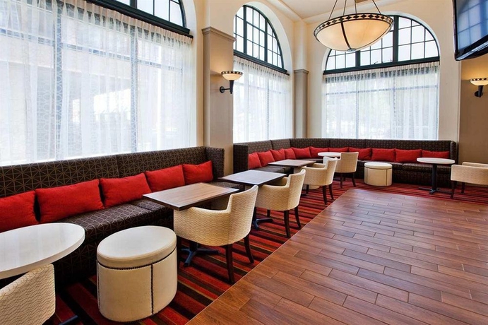 Imagen de los interiores del Hotel Hampton Inn and Suites Atlanta Downtown. Foto 7