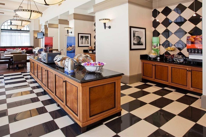 Imagen del bar/restaurante del Hotel Hampton Inn and Suites Atlanta Downtown. Foto 2