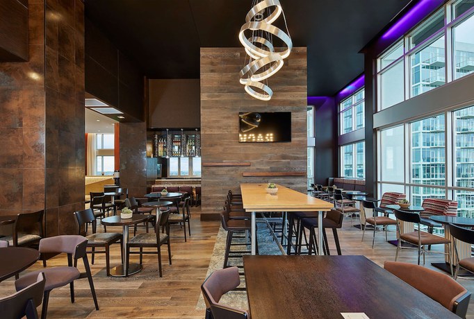 Imagen de los interiores del Hotel Hampton Inn and Suites Atlanta Midtown. Foto 15