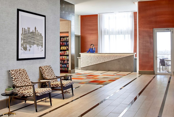 Imagen de los interiores del Hotel Hampton Inn and Suites Atlanta Midtown. Foto 18