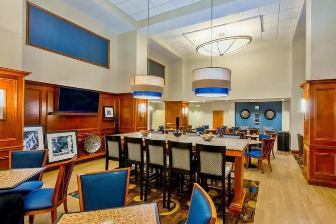 Imagen del bar/restaurante del Hotel Hampton Inn and Suites Atl-six Flags. Foto 5