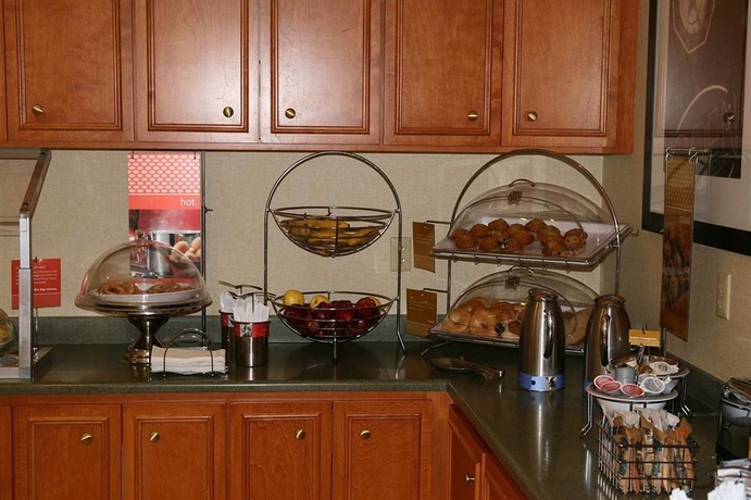 Imagen del bar/restaurante del Hotel Hampton Inn and Suites Augusta West. Foto 3