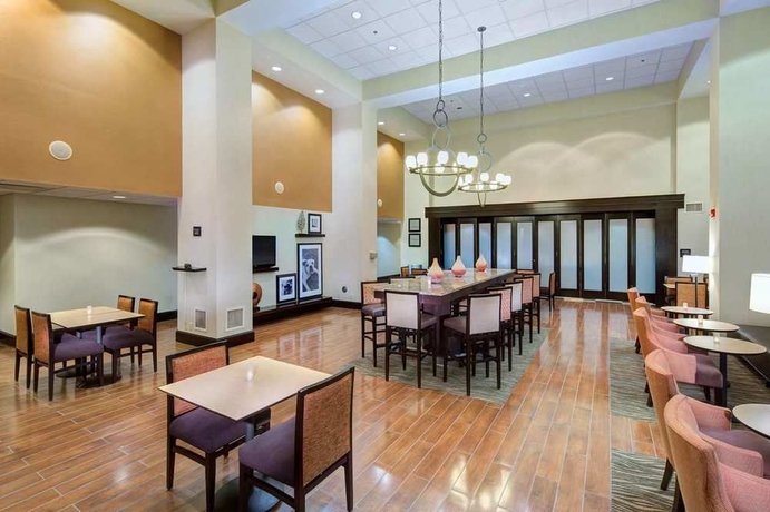 Imagen del bar/restaurante del Hotel Hampton Inn and Suites Augusta West. Foto 4