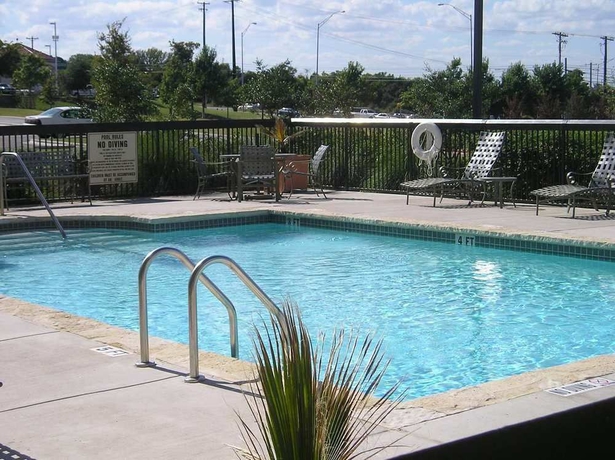 Imagen de la piscina del Hotel Hampton Inn and Suites Austin-airport. Foto 9