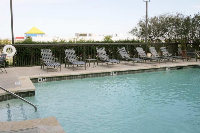 Imagen de la piscina del Hotel Hampton Inn and Suites Austin-airport. Foto 10