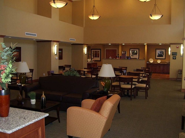 Imagen del bar/restaurante del Hotel Hampton Inn and Suites Bakersfield North-airport. Foto 2