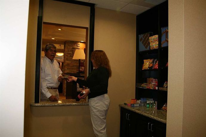 Imagen de los interiores del Hotel Hampton Inn and Suites Barstow. Foto 10