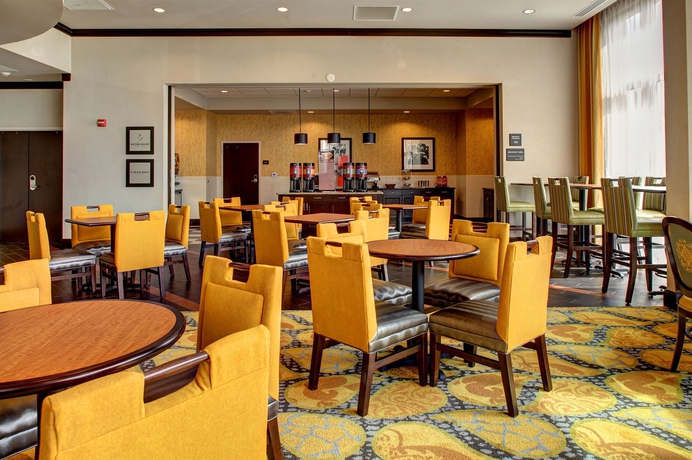 Imagen del bar/restaurante del Hotel Hampton Inn and Suites Baton Rouge Downtown. Foto 2