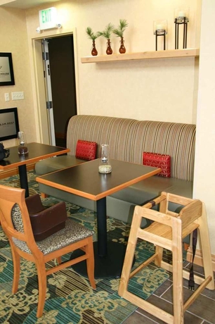 Imagen del bar/restaurante del Hotel Hampton Inn and Suites Billings West I-90. Foto 4
