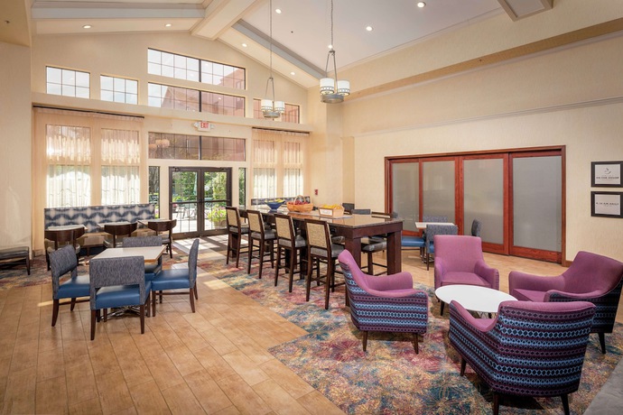 Imagen de los interiores del Hotel Hampton Inn and Suites Binghamton/Vestal. Foto 18