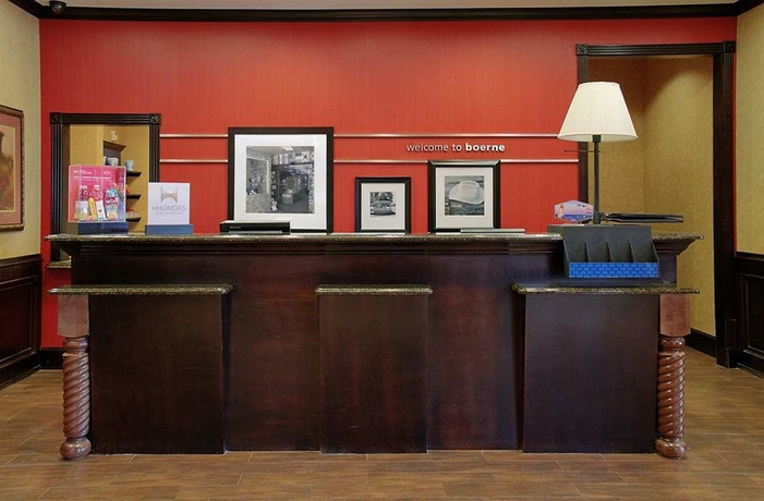 Imagen de los interiores del Hotel Hampton Inn and Suites Boerne. Foto 9