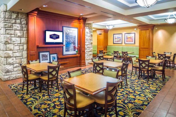 Imagen del bar/restaurante del Hotel Hampton Inn and Suites Boise/spectrum. Foto 2