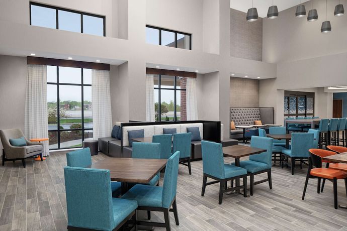 Imagen de los interiores del Hotel Hampton Inn and Suites Bridgeview Chicago. Foto 18