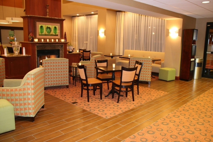 Imagen de los interiores del Hotel Hampton Inn and Suites Burlington. Foto 14