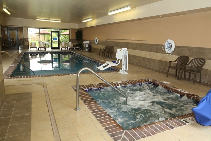 Imagen de la piscina del Hotel Hampton Inn and Suites Burlington. Foto 18