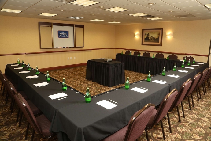 Imagen de los interiores del Hotel Hampton Inn and Suites Burlington. Foto 17