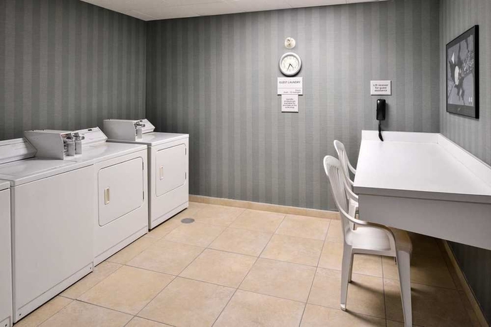 Imagen de los interiores del Hotel Hampton Inn and Suites By Hilton Calgary- University Northwest. Foto 10