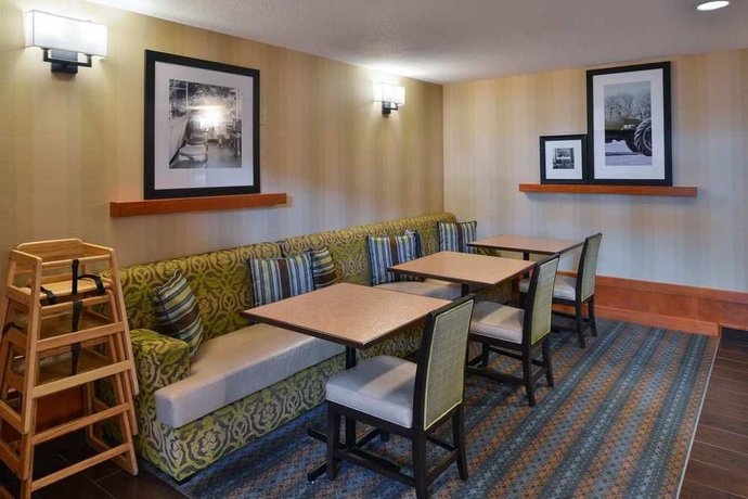Imagen del bar/restaurante del Hotel Hampton Inn and Suites By Hilton Calgary- University Northwest. Foto 2