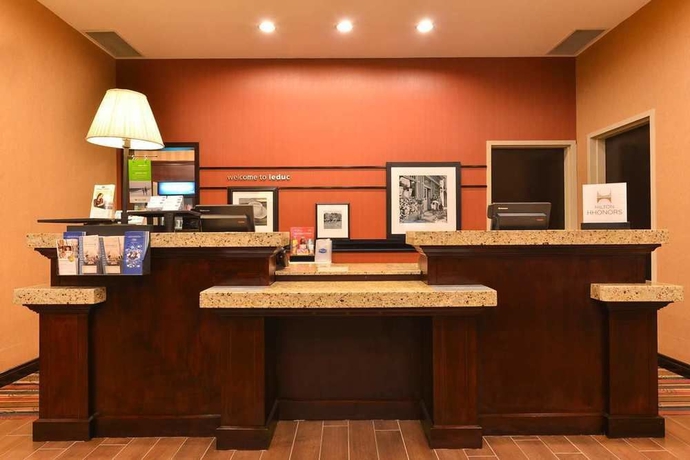 Imagen de los interiores del Hotel Hampton Inn and Suites By Hilton Edmonton Intl Airport. Foto 8