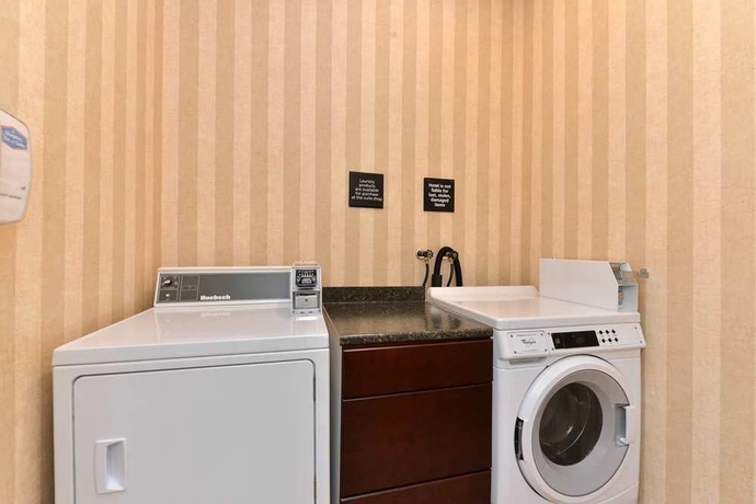 Imagen de los interiores del Hotel Hampton Inn and Suites By Hilton Edmonton Intl Airport. Foto 13