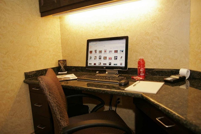 Imagen de los interiores del Hotel Hampton Inn and Suites By Hilton Edmonton/west. Foto 10