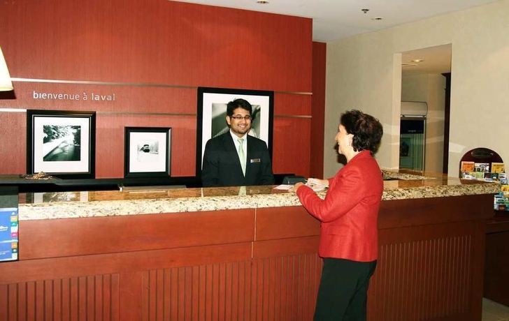 Imagen de los interiores del Hotel Hampton Inn and Suites By Hilton Laval. Foto 9