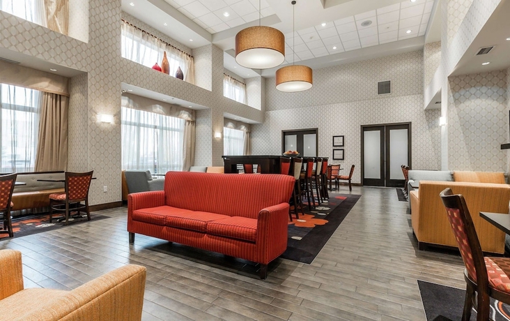 Imagen de los interiores del Hotel Hampton Inn and Suites By Hilton Lethbridge. Foto 14