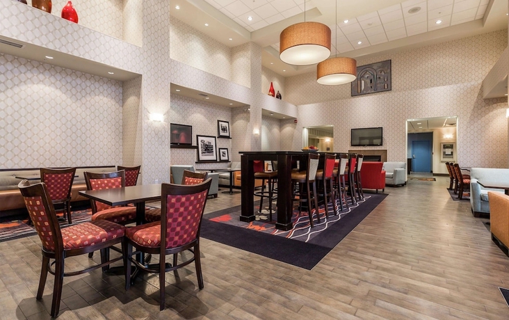 Imagen de los interiores del Hotel Hampton Inn and Suites By Hilton Lethbridge. Foto 15