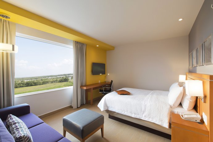 Imagen de la habitación del Hotel Hampton Inn and Suites By Hilton Paraiso. Foto 6