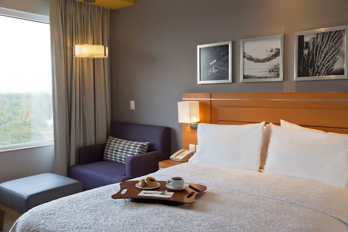 Imagen de la habitación del Hotel Hampton Inn and Suites By Hilton Paraiso. Foto 11